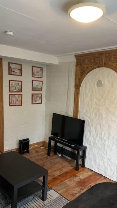 Cozy Apartment In Popular Street Берген Экстерьер фото