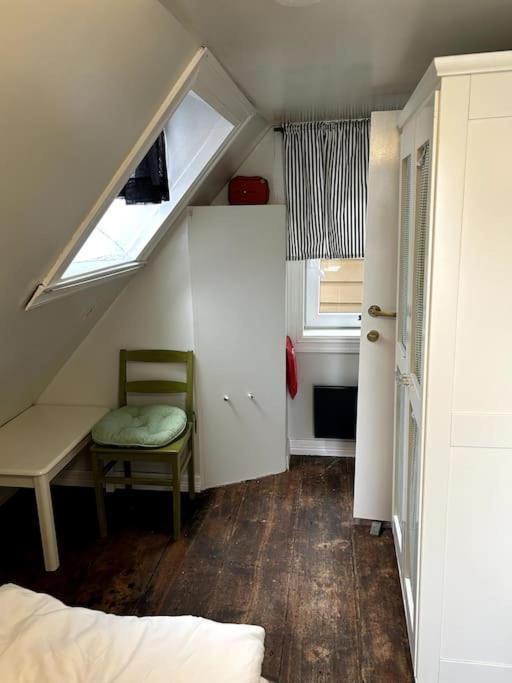 Cozy Apartment In Popular Street Берген Экстерьер фото