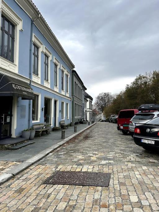 Cozy Apartment In Popular Street Берген Экстерьер фото